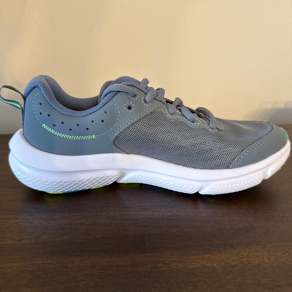 Under Armour Charged Assert 10 Gray/Green Unisex Kids Running Shoes 4Y - Picture 6 of 8
